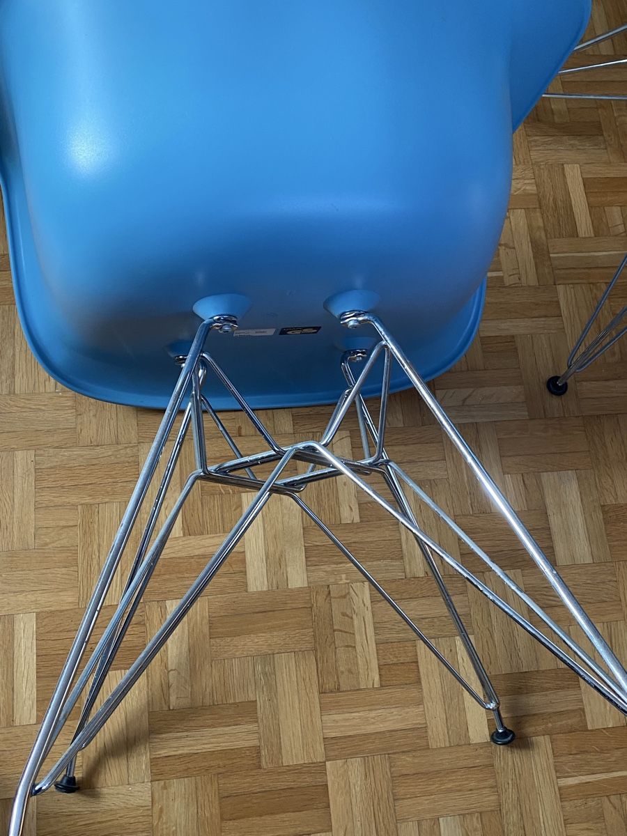 Eames Sedie: 4 Stk. Vitra Eames Plastic Armchair Co,  hellblau. – Usato da Muttenz venduto da Paepu1 5