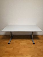Tisch hellgrau Metallgestell Breite 120cm H.71cm