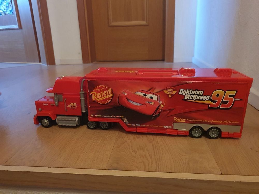 LIGHTNING McQueen Transporter Mack with cars included | Kaufen auf Ricardo