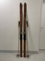Ski (Nr. 55), Deko Holzski von ca. 1940 mit Stöcken