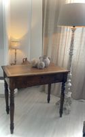Kleines Holztischchen mit Schublade und Schlüssel, vintage