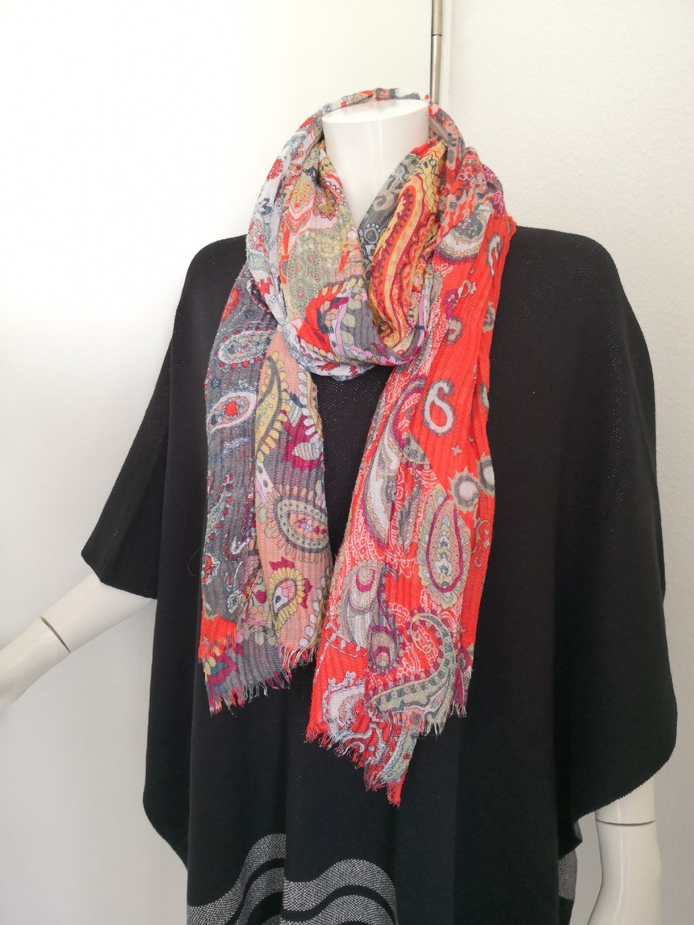 Foulard & Sciarpe: 🤩SCHAL MULTIFARBIG MIT PERSLEY-MUSTER – Usato da Olten venduto da Naja-Twins-Twins 1