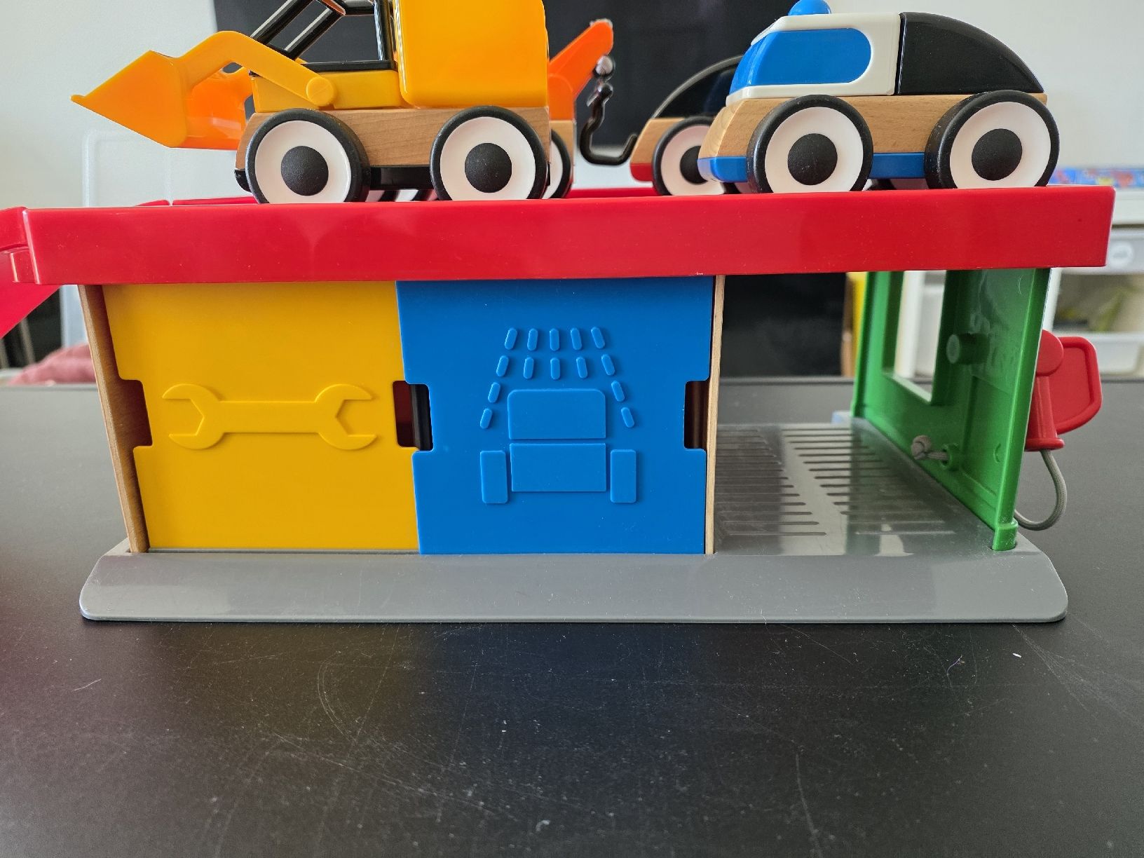 Ikea Giocattoli: IKEA Garage mit Autos, Top Zustand! – Usato da Solothurn venduto da Zoonja 1