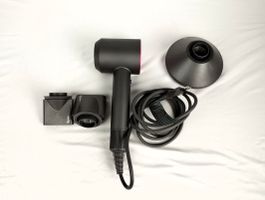 DYSON Föhn mit 3 Aufsätzen und Ablagematte