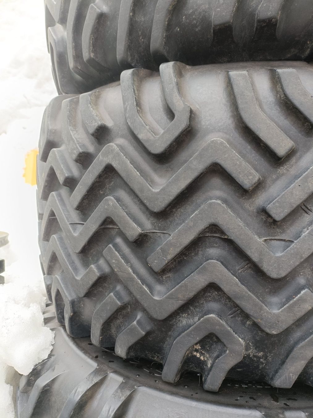 Pneumatici & Ruote complete: Terrareifen Allground BKT 440/50R17 – Usato da Appenzell venduto da surum 2