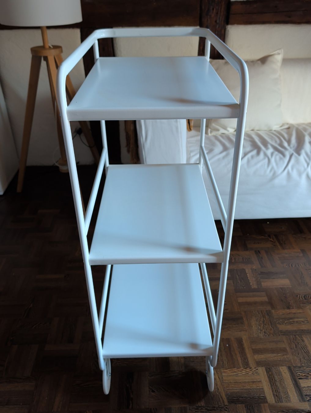 Ikea Banconi: Metal shelf white three levels – Usato da Zug venduto da Gmask 1