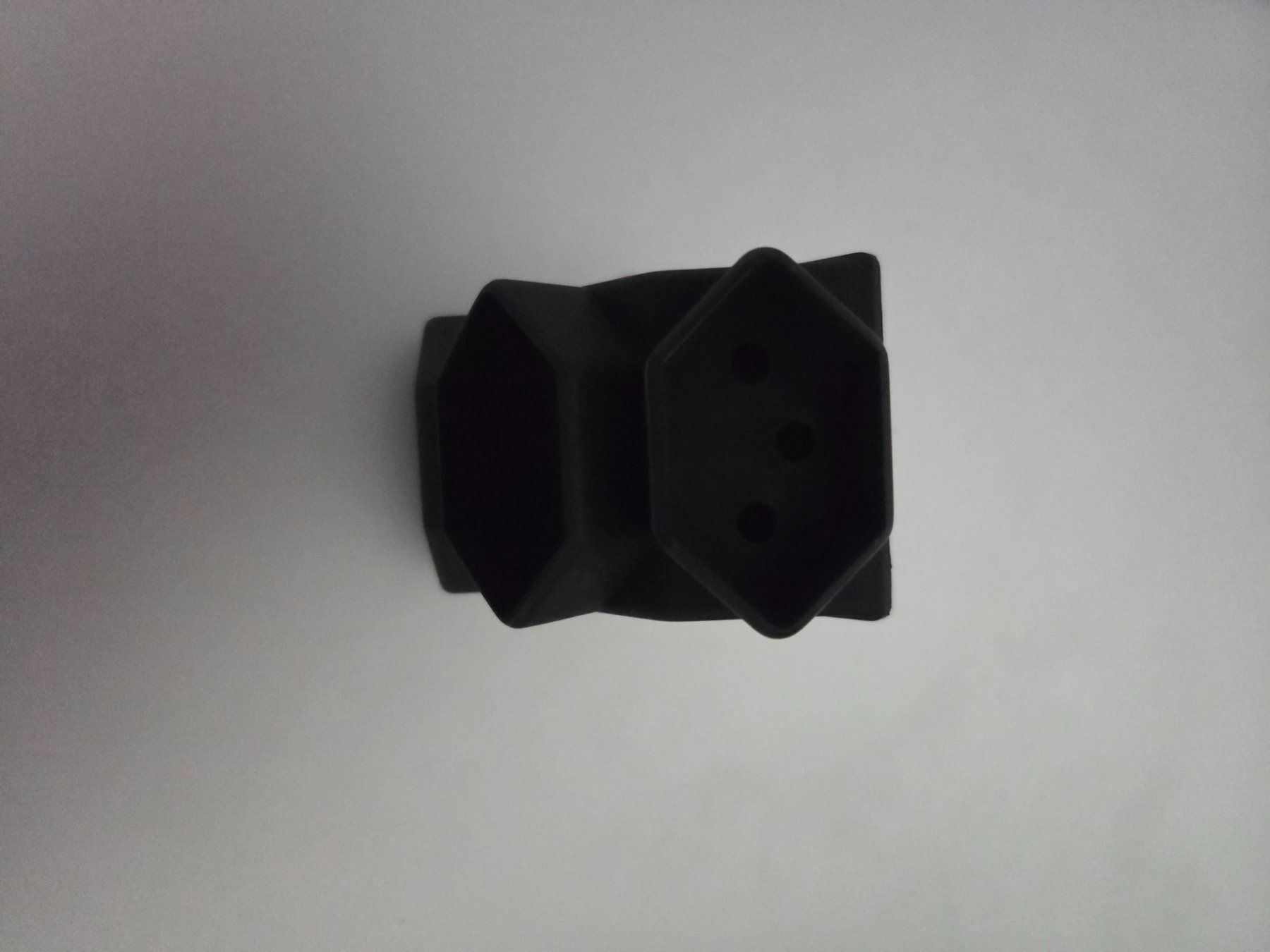 Stromzufuhr: Praktischer Stromverteiler, Stecker-Adapter, Schwarz! – Gebraucht aus Chur von Einszweidreiviermein 1