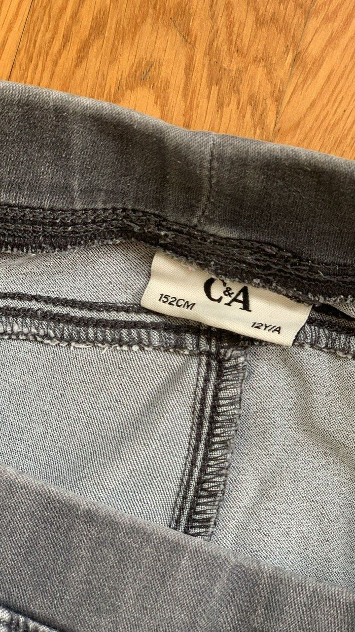 C&A Jeans: schwarze Jeans von C&A Gr. 152 – Usato da Geneve venduto da mar_8dyp 2
