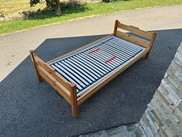 Holzbett mit Lattenrost verstellbar 90x200cm