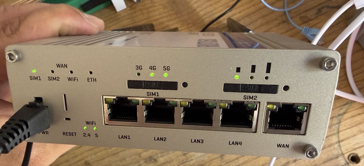 Teltonika Modems & Router: Teltonika 5G Router RUTX50 – Gebraucht aus Untersiggenthal von vikivi 1