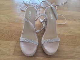 Damenschuhe Bebo Sandalen Keilabsatz Heels Gr. 36 Beige