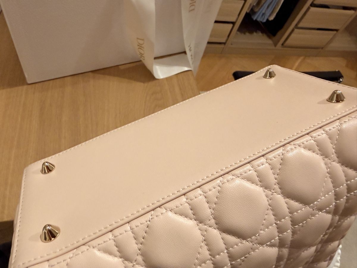 Dior Borse da donna: Authentic Lady Dior Bag - Light Pink, medium – Usato da Schwyz venduto da ann_5w8m 8