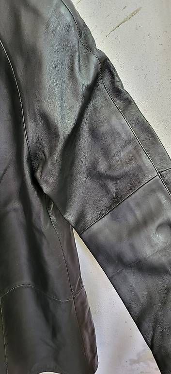 Vestes: Lederjacke Vintage schwarz Gr. 42 – D'occasion à Basel par kri_wd99 2