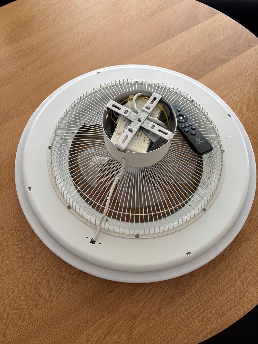Ventilatori: Deckenventilator mit LED-Licht + Fernbedienung – Usato da Alpnach Dorf venduto da Hbalzli 1