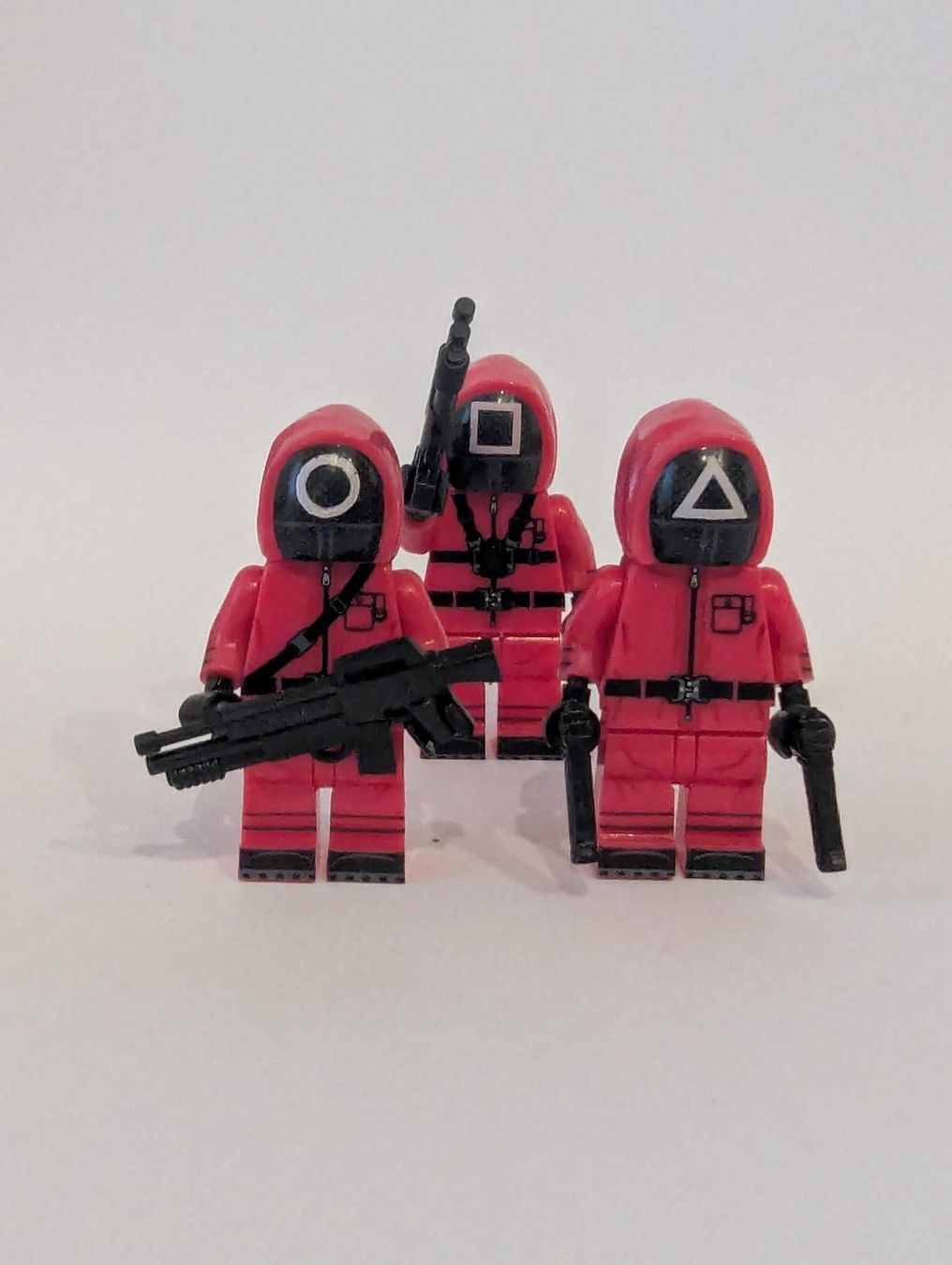 Lego Figuren: Squid Game Wärter (3er Set Custom) – Gebraucht aus Trimbach von BrickBase