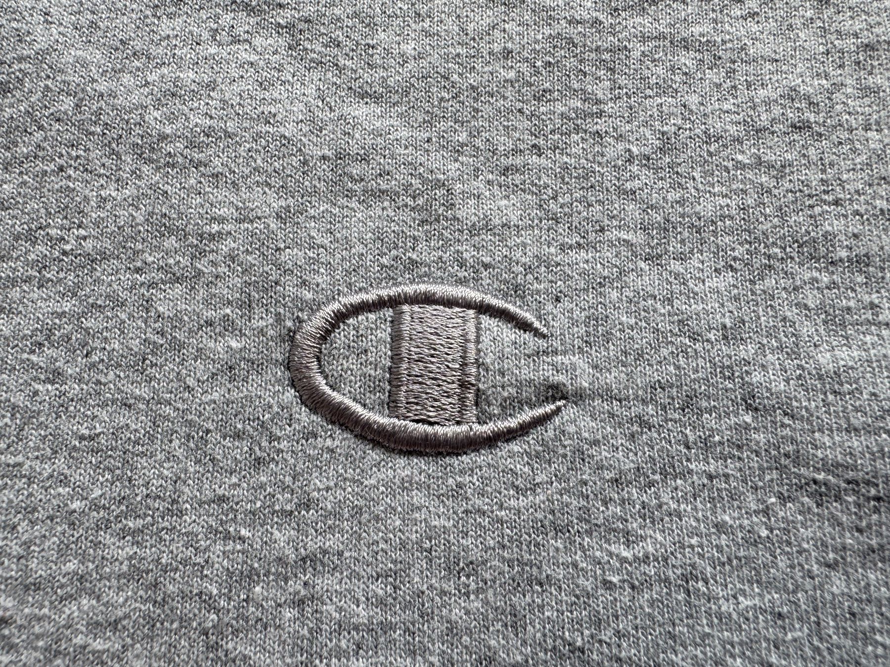 Champion Maglioni & Felpe: Champion Sweatshirt pullover crewneck Sz L – Usato da Neuchâtel venduto da _Easy_to_Find_ 1