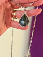 Collier avec pendentif en labradorite naturelle