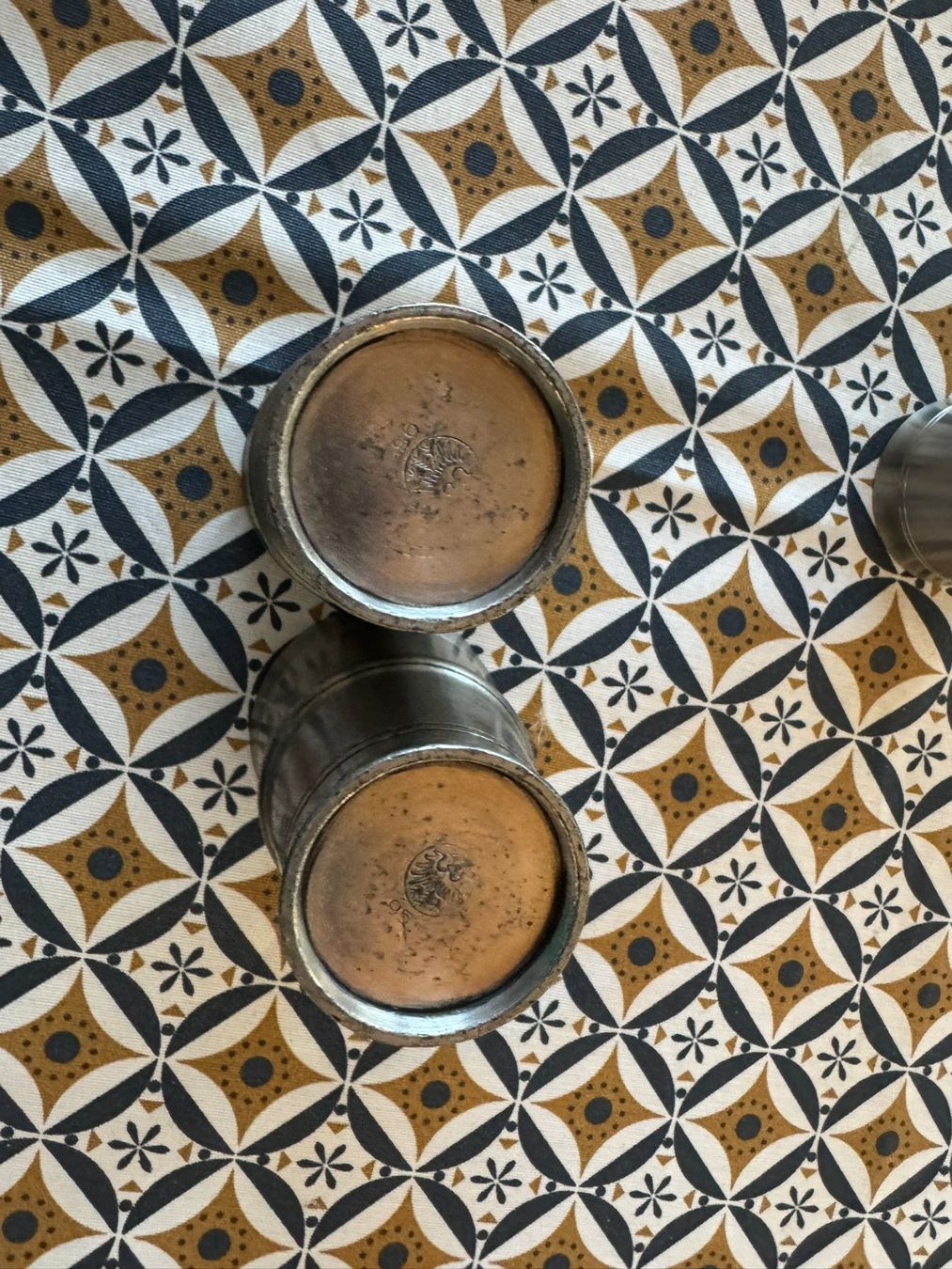 Tasses: 5 + 1 Zinnbecher – D'occasion à Niederuzwil par Holderblueete 1