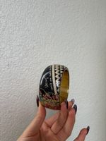 Desigual Armreif breit Blumenmuster Schwarz/Gold