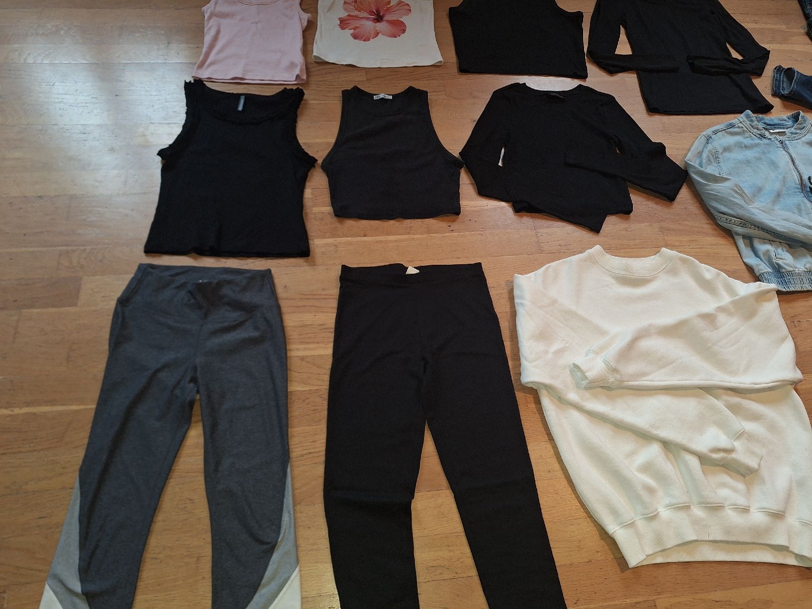 Lots de vêtements: Kleiderpaket Damen – Neuf (Voir description) à Tamins par VW99 4
