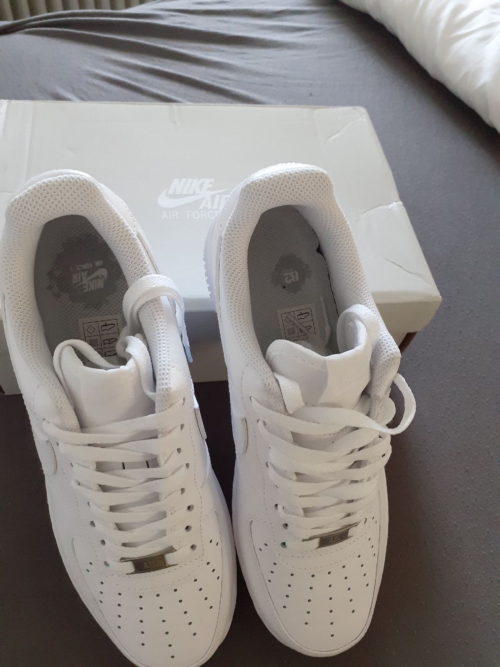 Chaussures hommes: Nike Air Force 1, blanches,  neuves, Pointure 43 – Neuf avec emballage d'origine à Renan BE par caa_5lqy 1