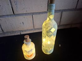 Zwei dekorative Lichtflaschen mit LED gebraucht Zustand