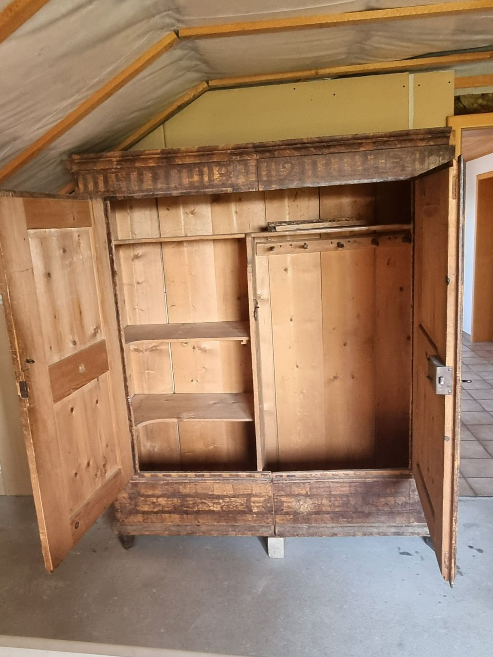 Armadi: Antiker Schrank – Usato da Rheinklingen venduto da Weinberg14 1