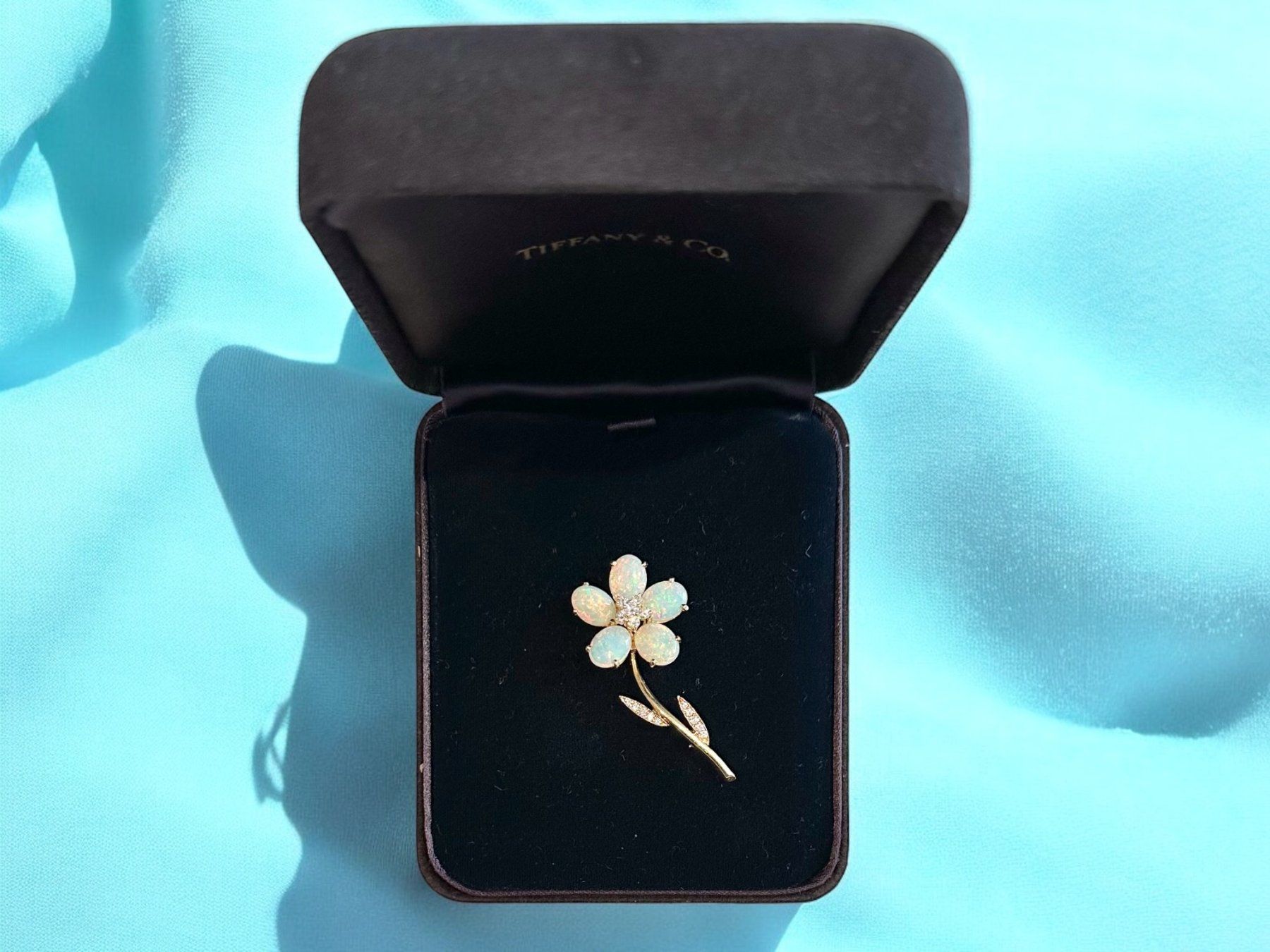 Spille & Fermagli: TIFFANY & CO, Opal - Diamanten - Blumenbrosche – Usato da Zuzwil SG venduto da artimmo 7
