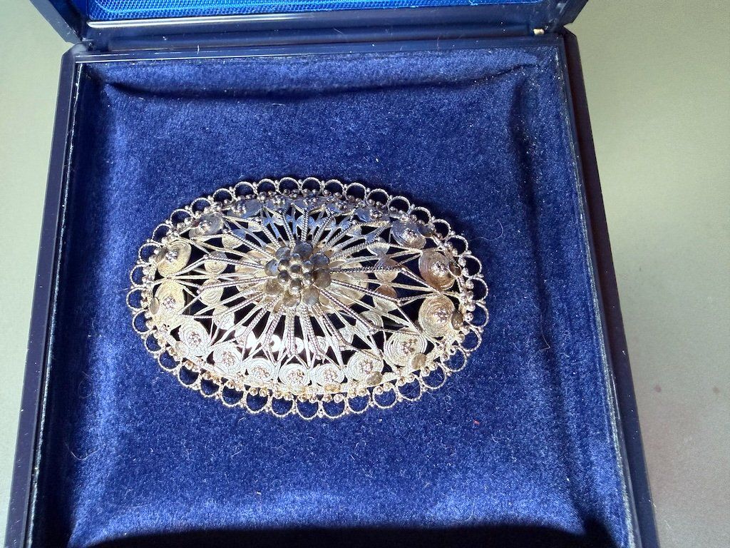 Broches & Aiguilles: Brosche oval Silber 800 filigrane Gestaltung – D'occasion à Therwil par Brocki-Therwil