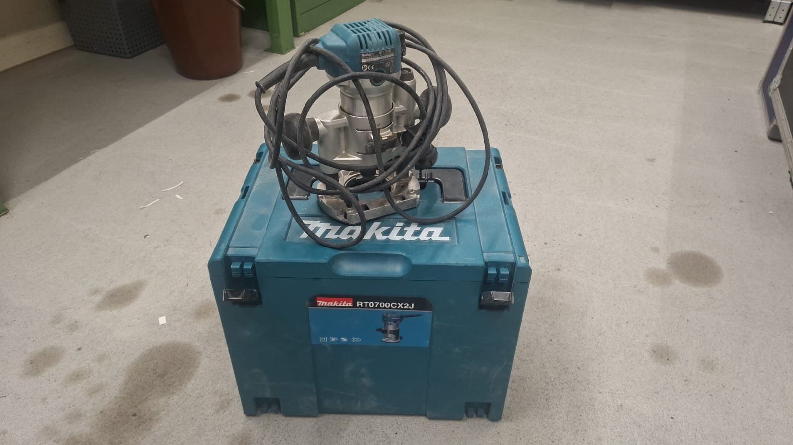 Makita Tutte le macchine: Makita RT0702CX3J Oberfräse – Usato da Niederwil AG venduto da groeti