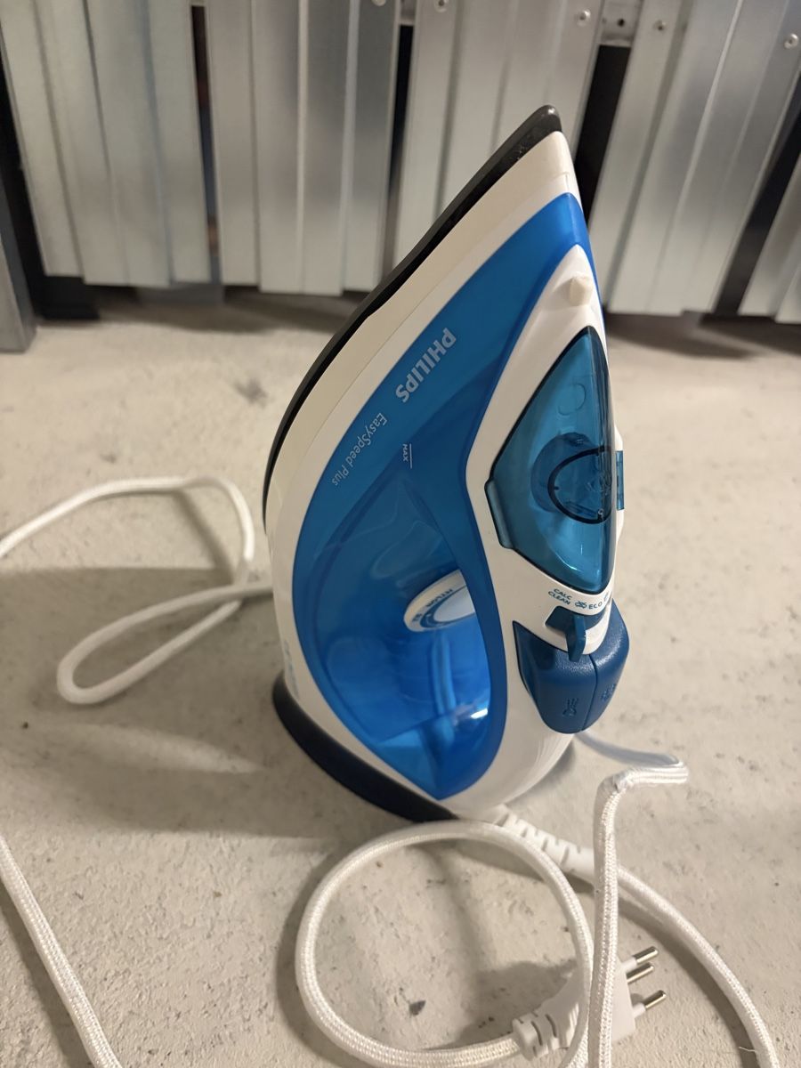 Philips Ferri da stiro: Philips Dampfbügeleisen EasySpeed Plus GC 2040 – Usato da Wettingen venduto da rschibli01