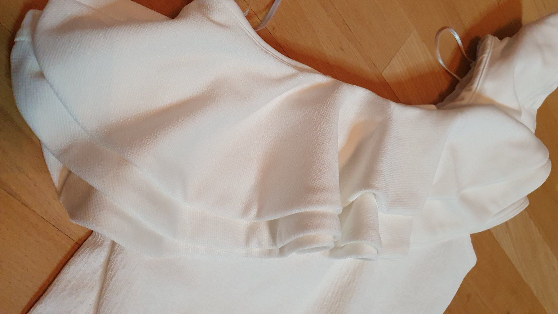Top: Weisser Body mit Carmen-Ausschnitt Grösse S – Usato da Wald ZH venduto da CapLux 2