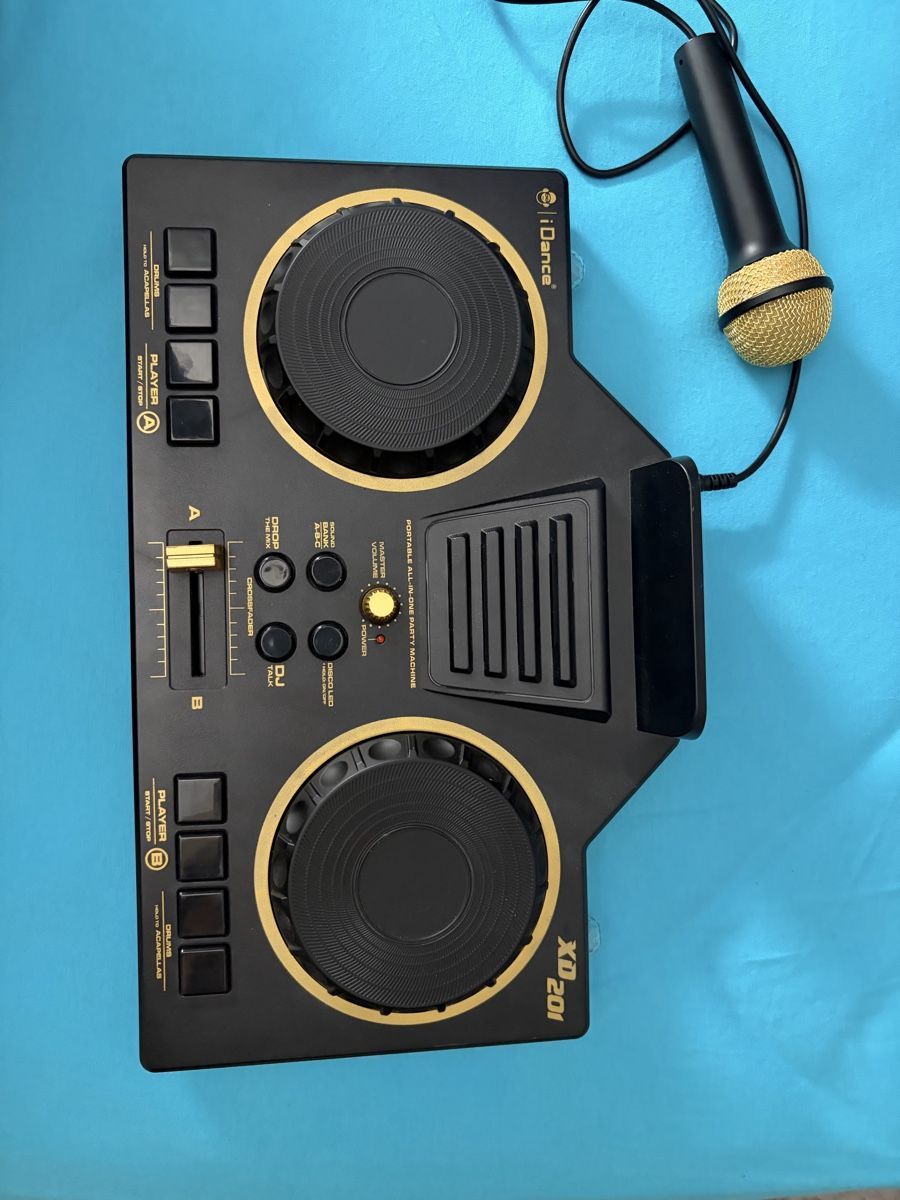 Giocattoli: iDance XD201 DJ-Mischpult mit Mikrofon – Usato da Vorderthal venduto da Magda65