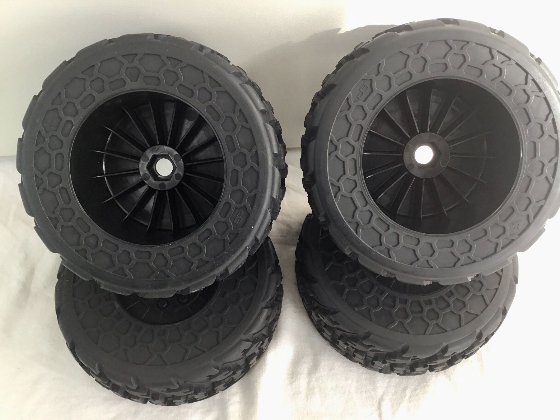Arrma RC Modellbau: Arrma Fireteam 1:7 Räder neu – Neu (gemäss Beschreibung) aus Büsserach von Swissbluesmobile 1