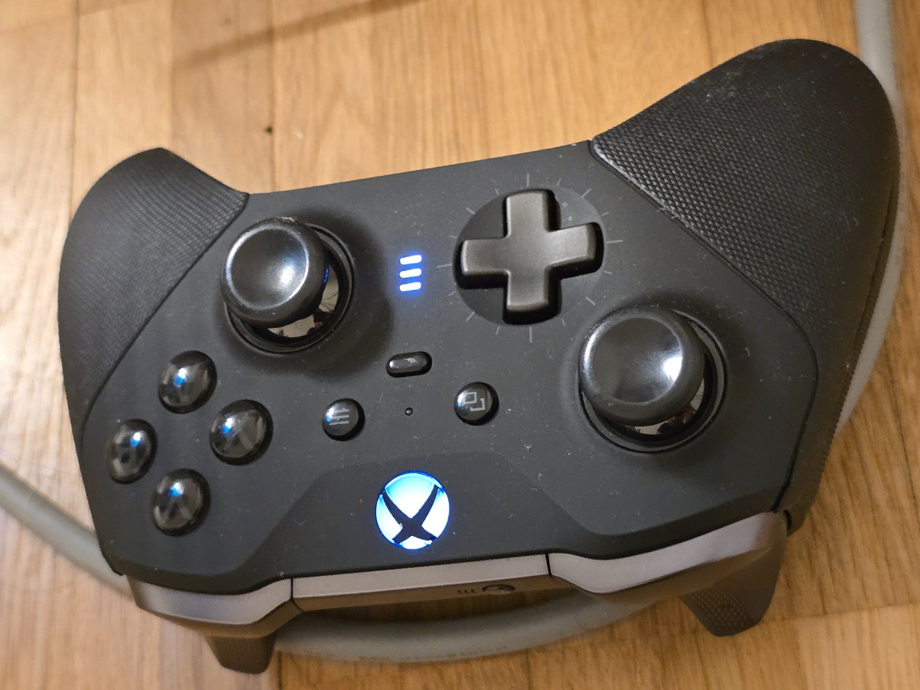 Microsoft Manettes: Xbox Elite 2 Wireless Controller Series 2 – D'occasion à Basel par Zait 3