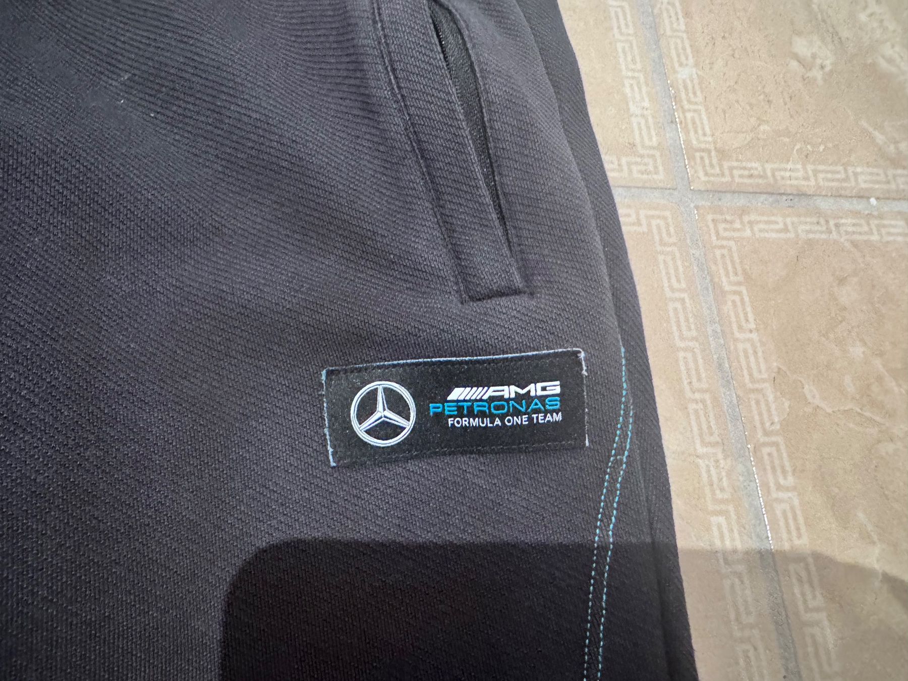 Puma Pantaloni: Puma schöne Jogginghose, S – Usato da Klingnau venduto da Markus14 3