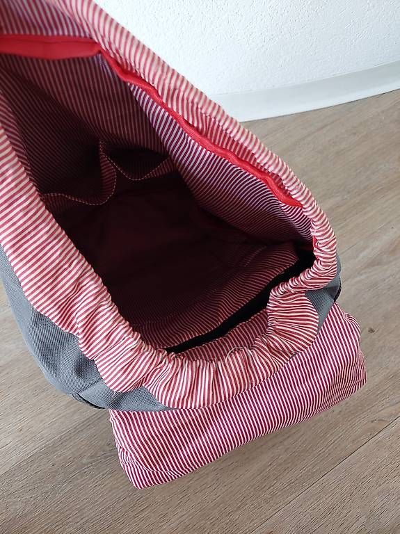 Zaini: Rucksack im Herschel-Stil – Usato da Zürich venduto da Julia0123 3