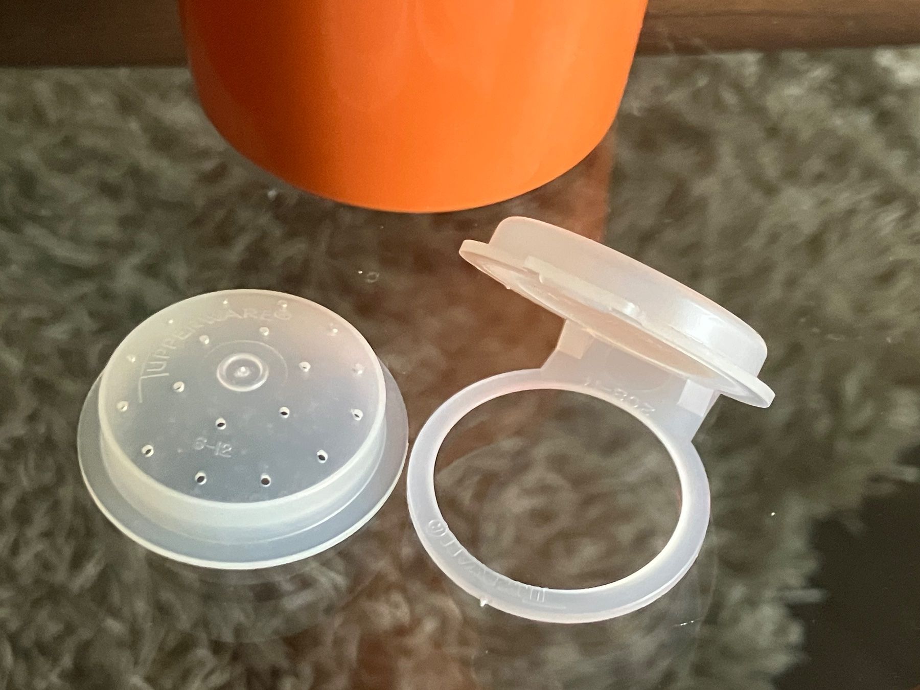 Tupperware Contenitori & Simili: Tupperware Trinkbecher mit 3 Ausätzen NEU! – Nuovo e nell'imballaggio originale da Oberrüti venduto da Jomaru 2