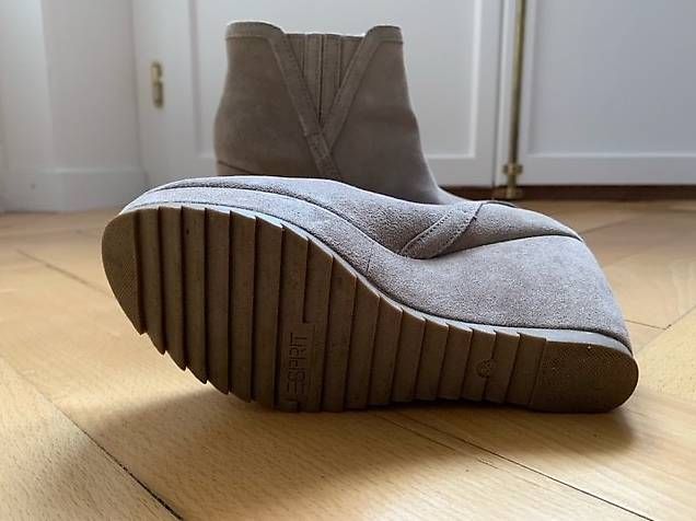 Damenschuhe: Stilvolle Keilabsatz-Stiefeletten von Esprit – Gebraucht aus Biel/Bienne von Nitsa_89 2