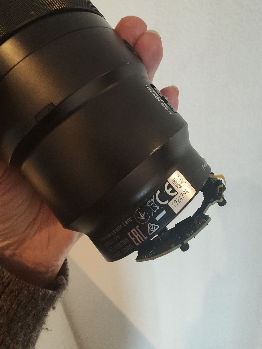 Sony Objektive: Sony e mount makro 90mm defekt – Defekt aus Urtenen-Schönbühl von  2