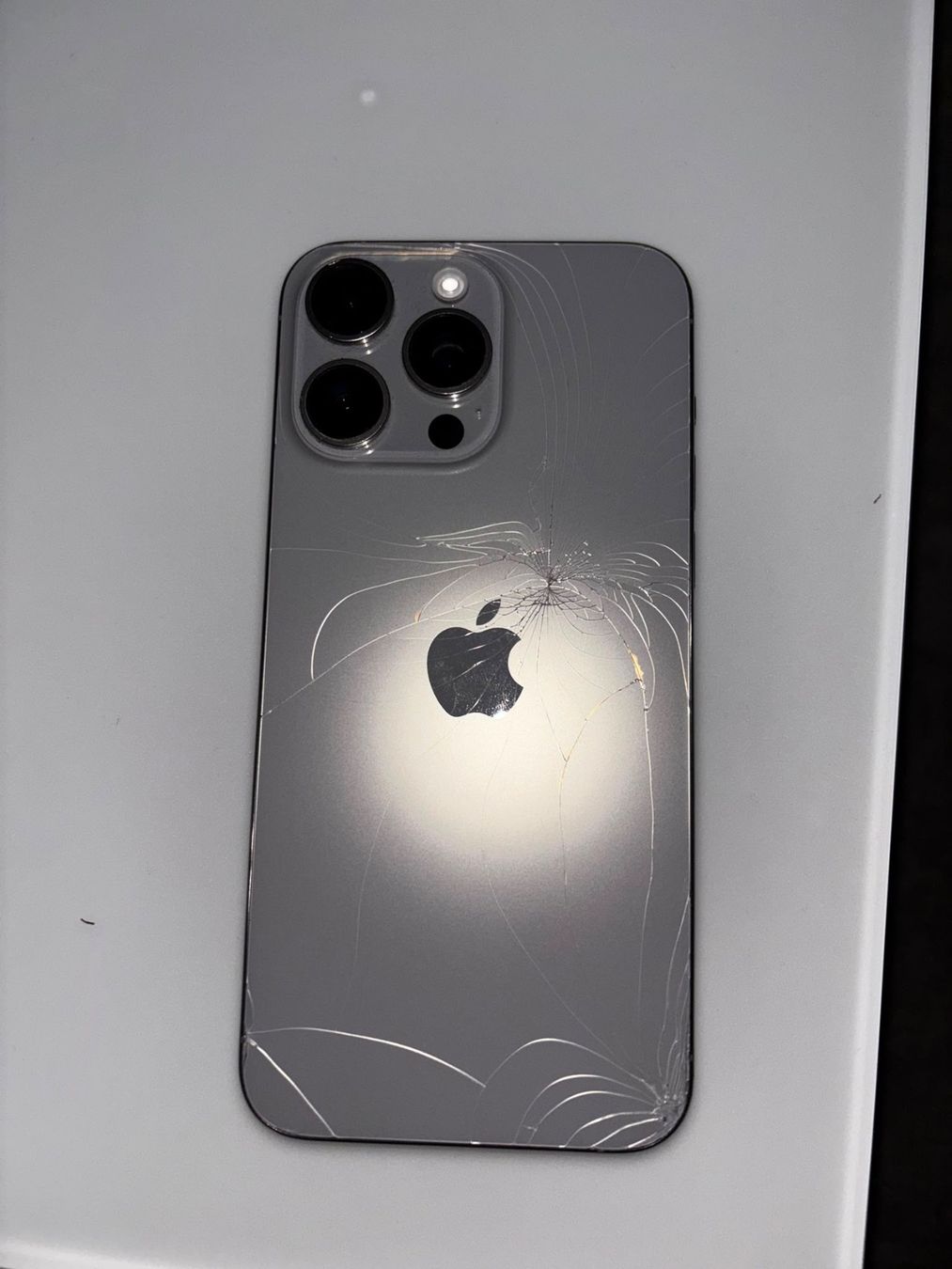 Apple Telefoni cellulari / Smartphones: iPhone 15 pro max Batterie 84% – Usato da Geroldswil venduto da ridi.shaqiri 1