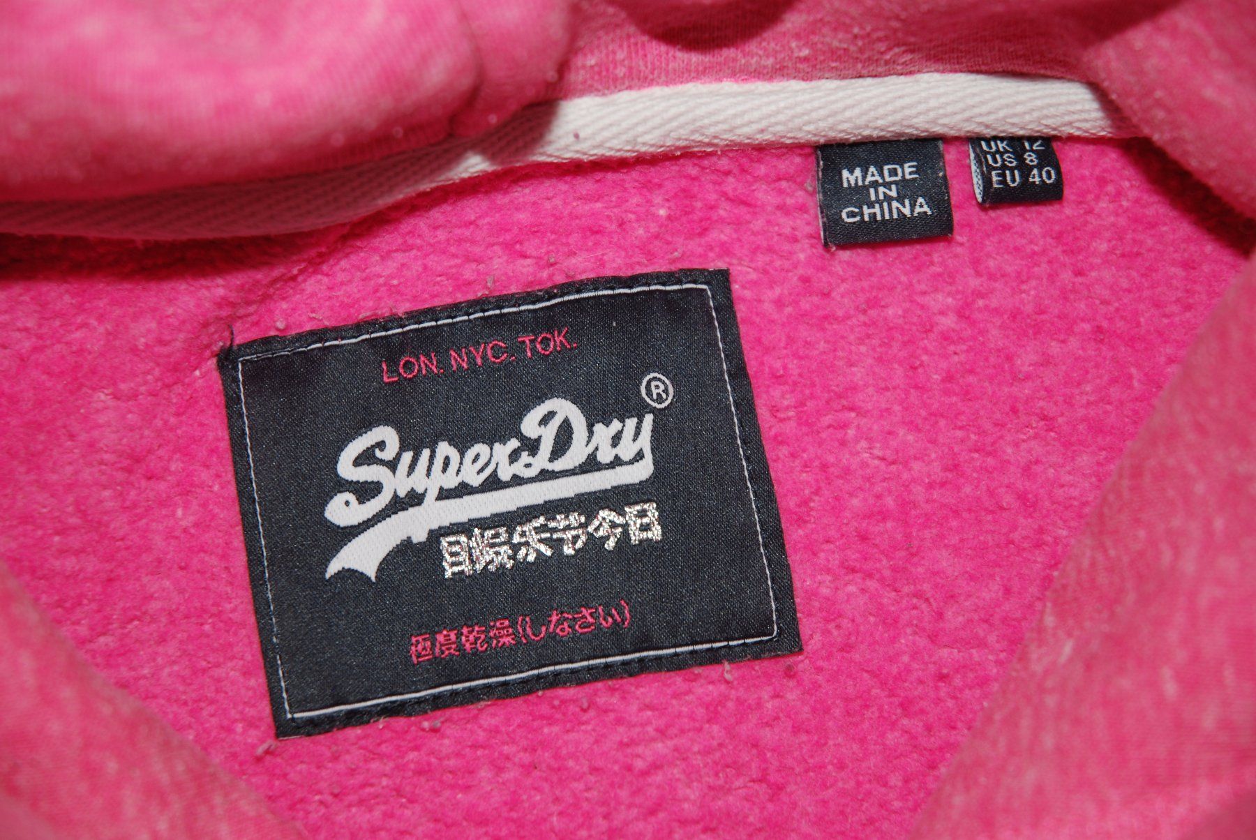 Superdry Maglioni & Felpe: Kapuzenpullover Superdry, pink mit Print, Gr. 40 – Usato da Laupen BE venduto da sabale 3