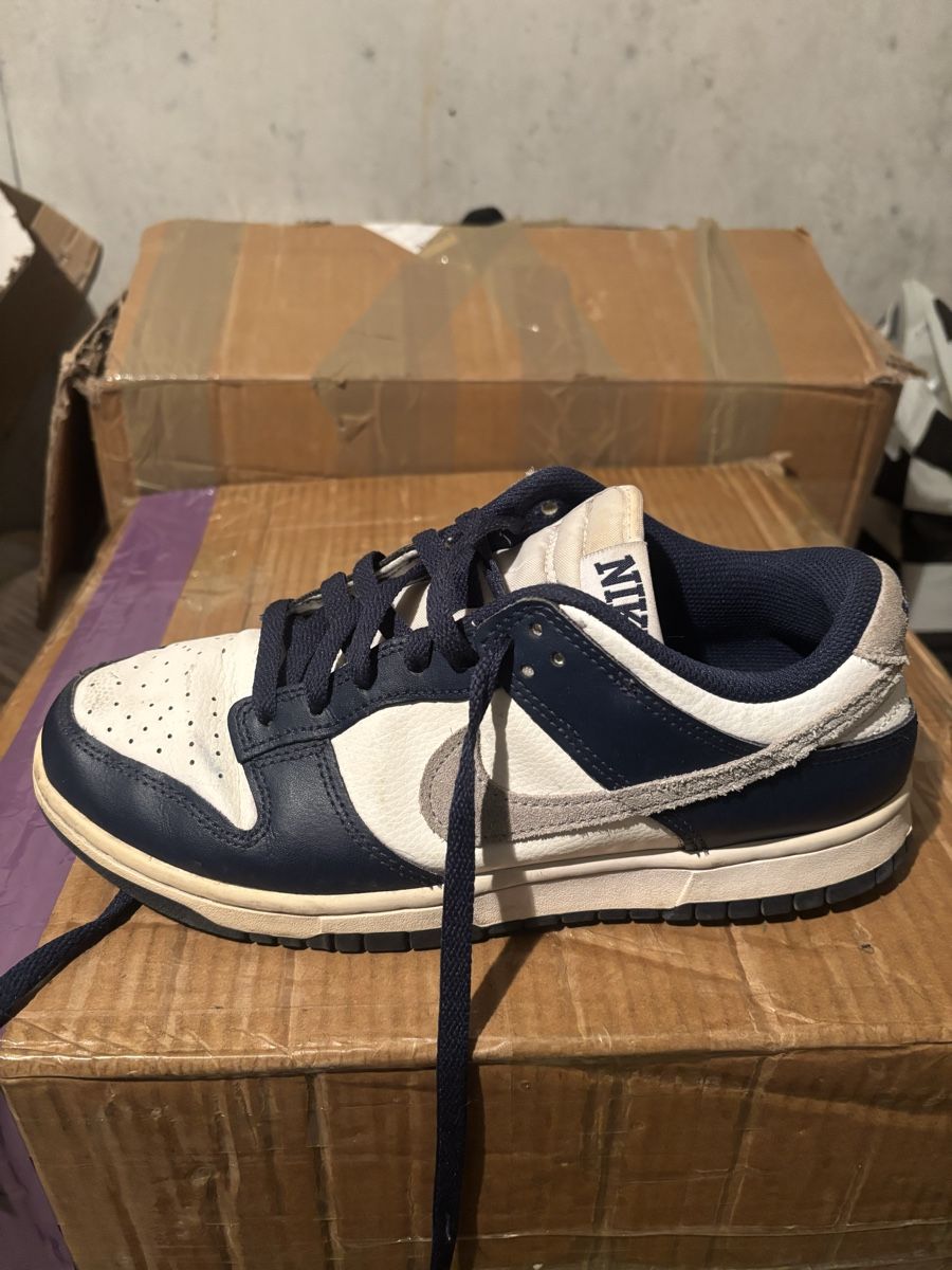 Nike Scarpe da uomo: Baskets Nike Dunk Low cuir bleu blanc taille 41 – Usato da Charrat venduto da Coco_1900
