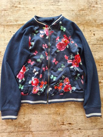 Stoffjacke mit Blumendruck Gr. 146/152