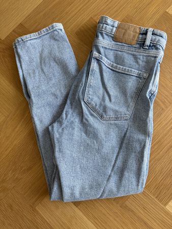 Mom Jeans hellblau Denim Stardivarius 38