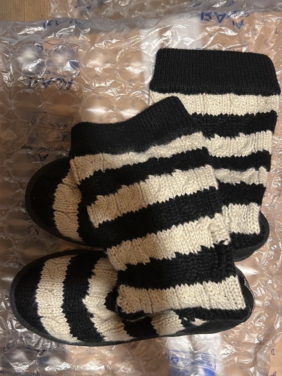 Scarpe da uomo: UGG Australia Boots - Black and White wool, Size 38 – Nuovo (secondo la descrizione) da Biel/Bienne venduto da zit_v5yc