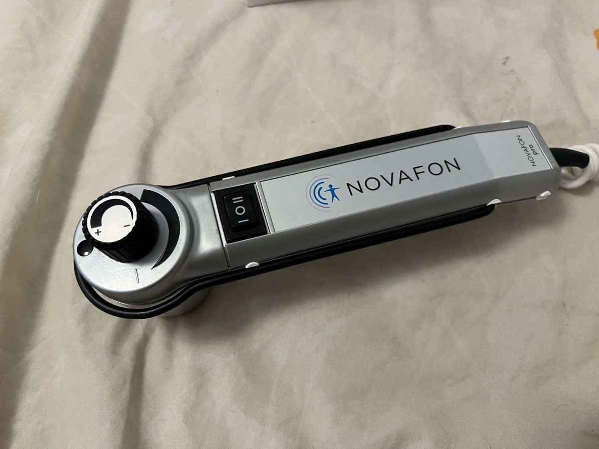 Novafon Dispositivi per massaggi: Novafon Pro Schallwellengerät – Usato da Zürich venduto da Gurly 1