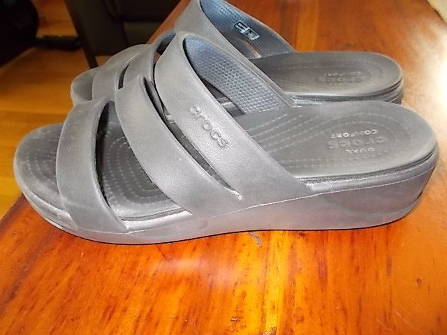 Damenschuhe: Crocs Gr.W8 – Gebraucht aus Chexbres von indi03 1