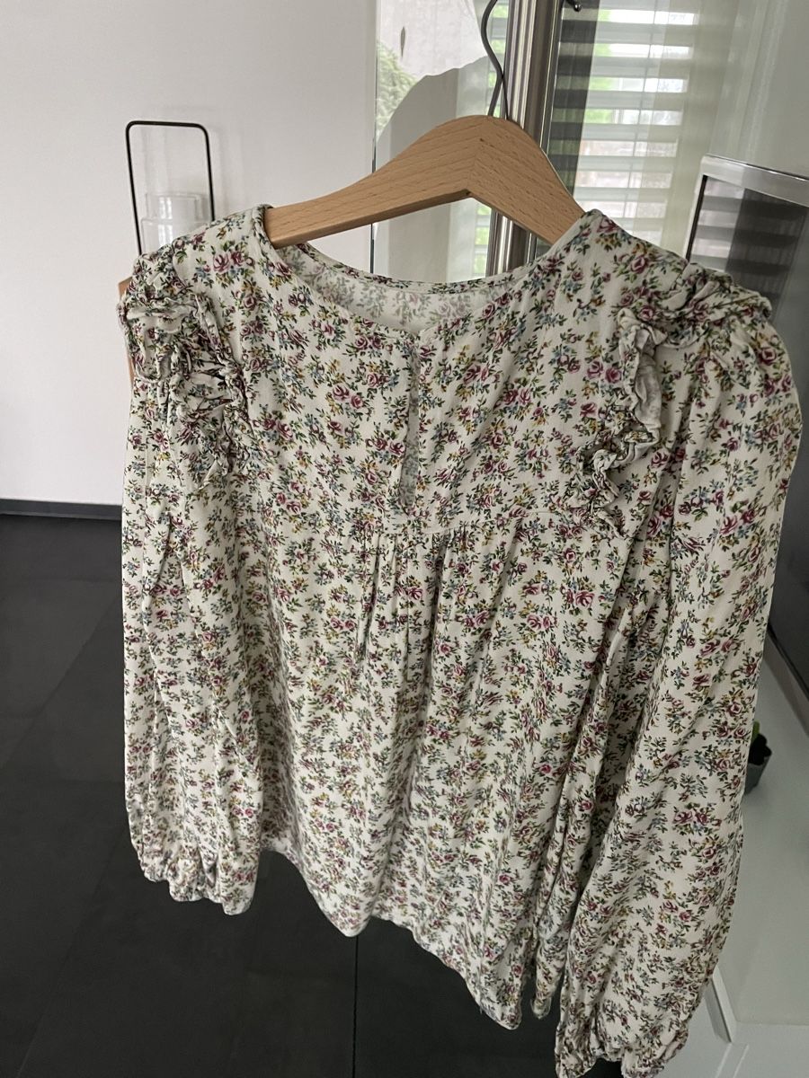 Zara Blusen, T-Shirts & Tops: Zara Bluse Mädchen – Gebraucht aus Balgach von sei_s6d7 1
