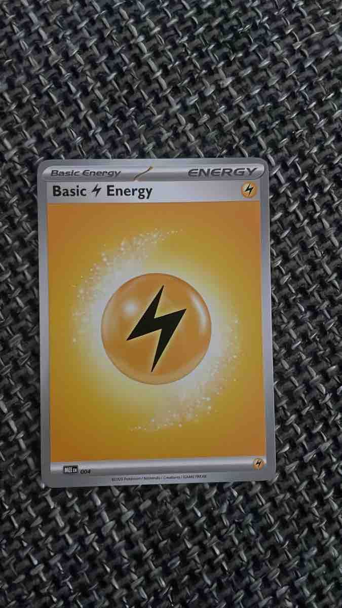 Pokémon Sammelbilder & Trading cards: Pokemon Karte Basic Energy MEE 004 gute Zustand – Gebraucht aus Wil SG von Wanessamoccia17